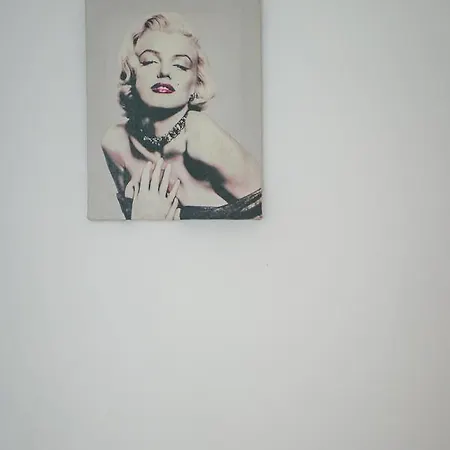 Marilyn - Mamaia Beach Апартаменты Констанца